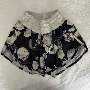 Lululemon tracker shorts size 4